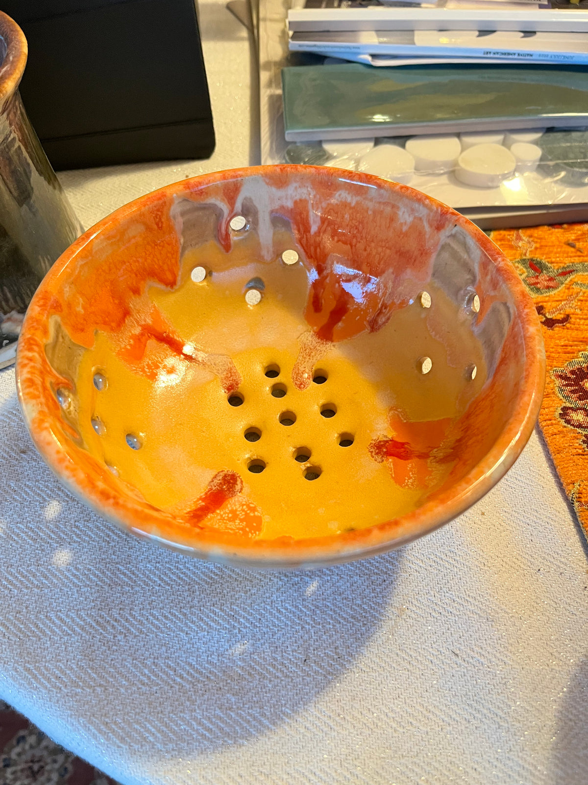 600 orange colander