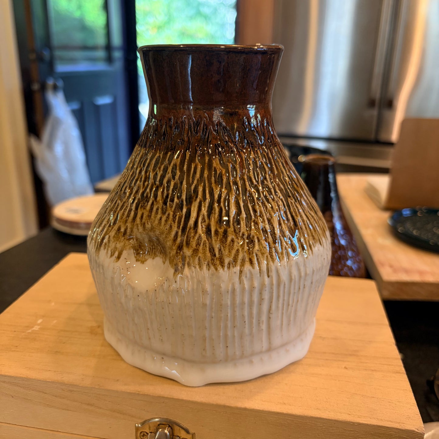 1106 Decanter with cork top