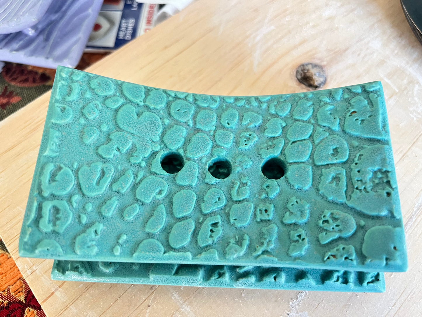 782 soap dish - matte green - lizard