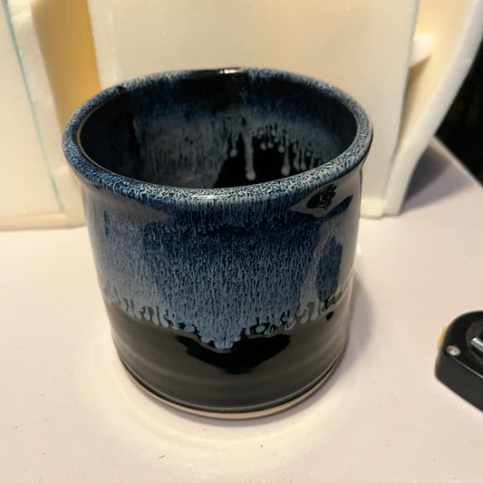 Black and Blue Snow Utensil Holder