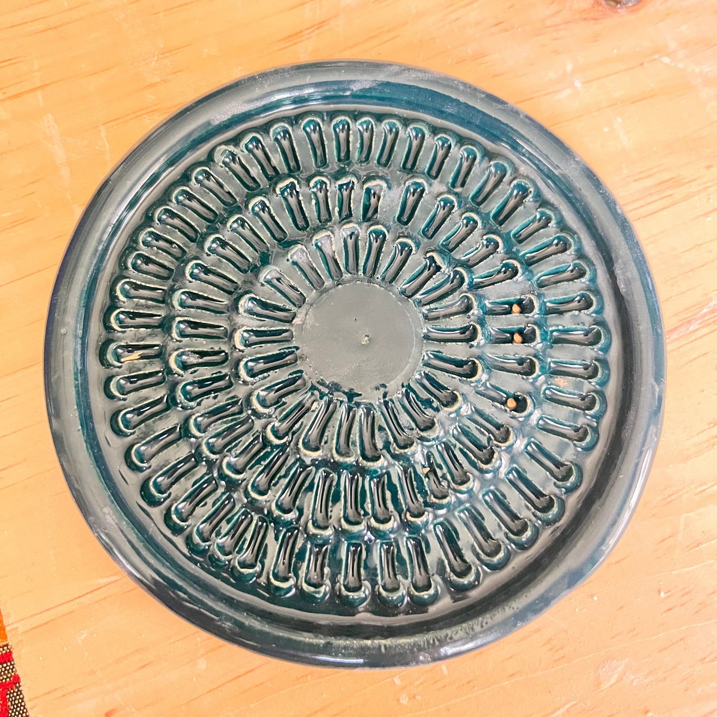 787 garlic grater - peacock