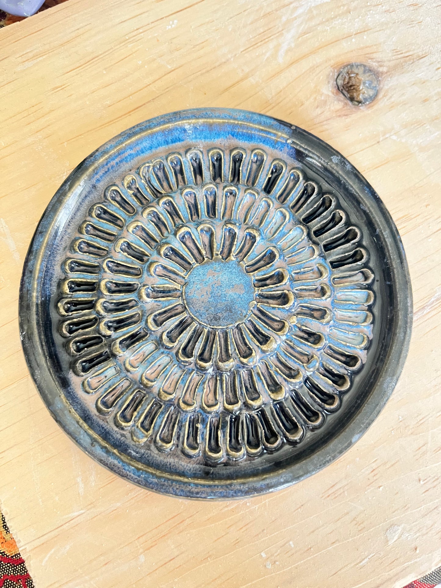 789 garlic grater - black and opal