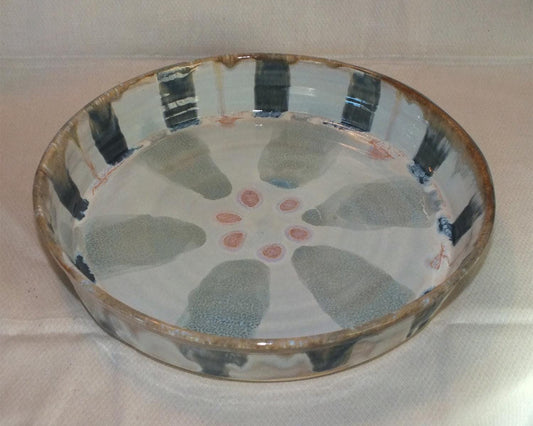 Shallow serving dish